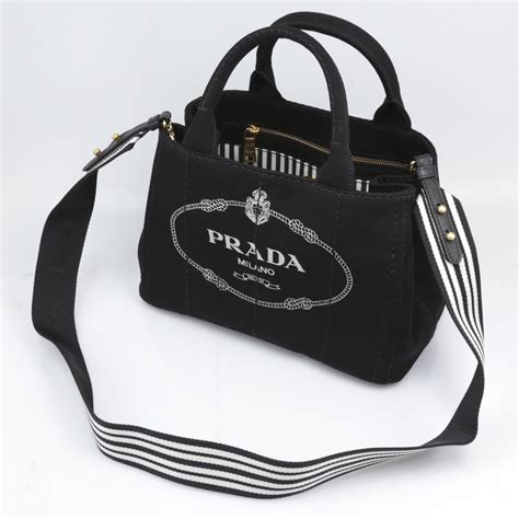 プラダ(PRADA) .